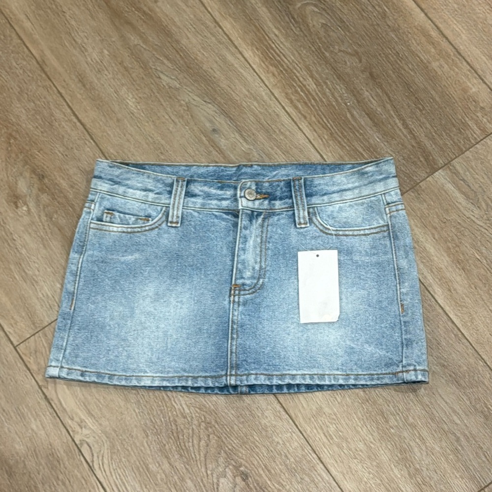 BRANDY MELVILLE MINI SKIRT!!